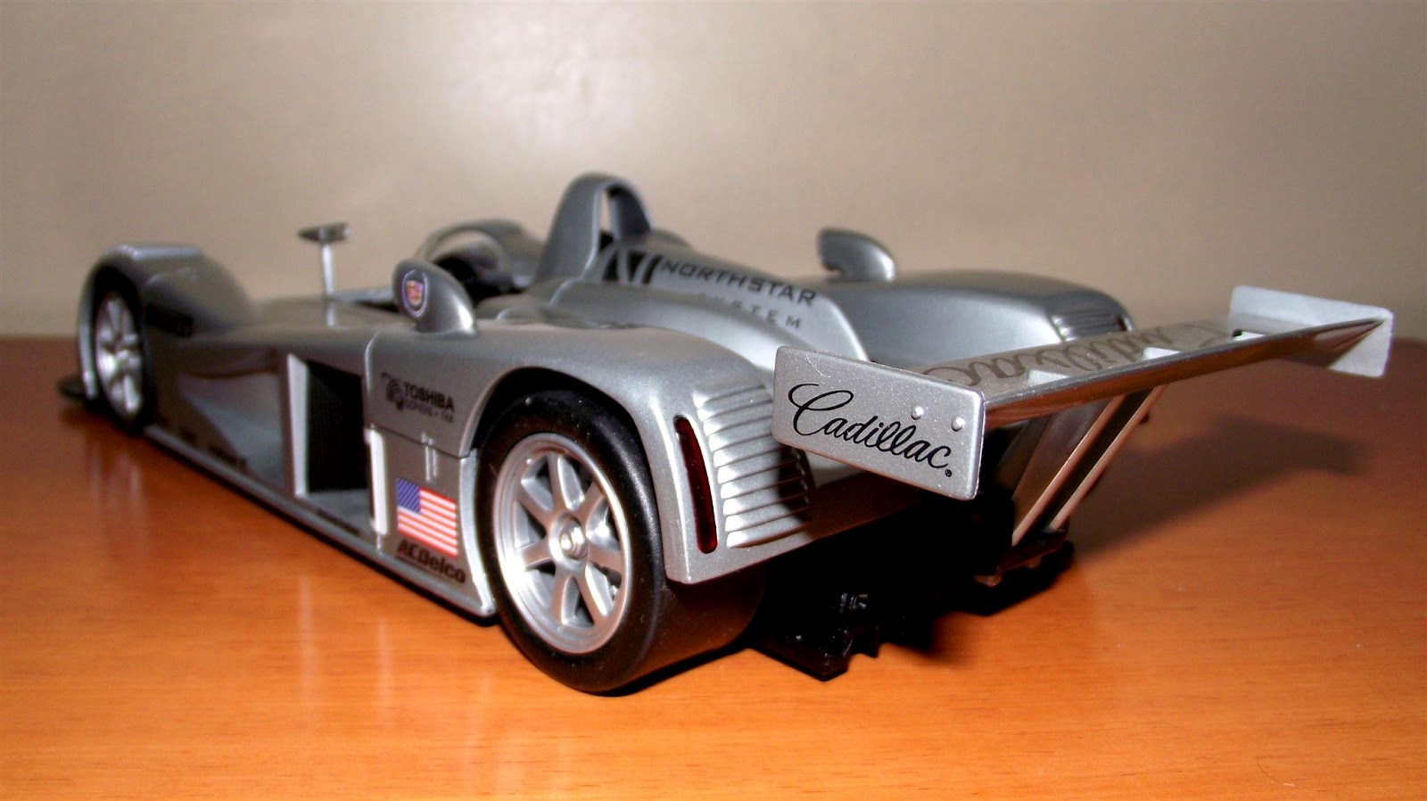 ZC457 HOT WHEELS 29225 Voiture 1/18 1:18 Cadillac LMP Norths