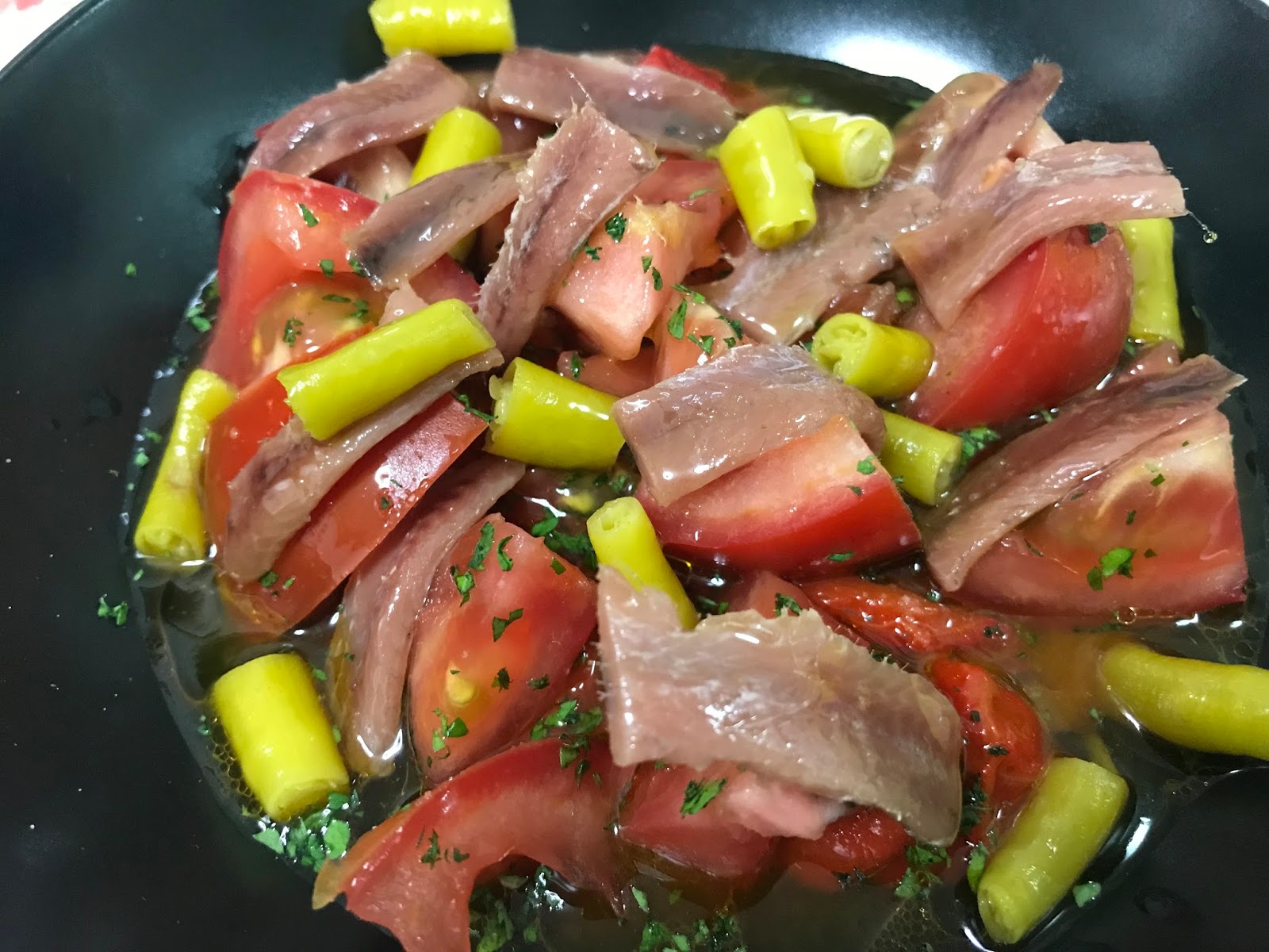 COCINAR ES UN SENTIMIENTO ENSALADA DE PIMIENTOS ASADOS ,TOMATE