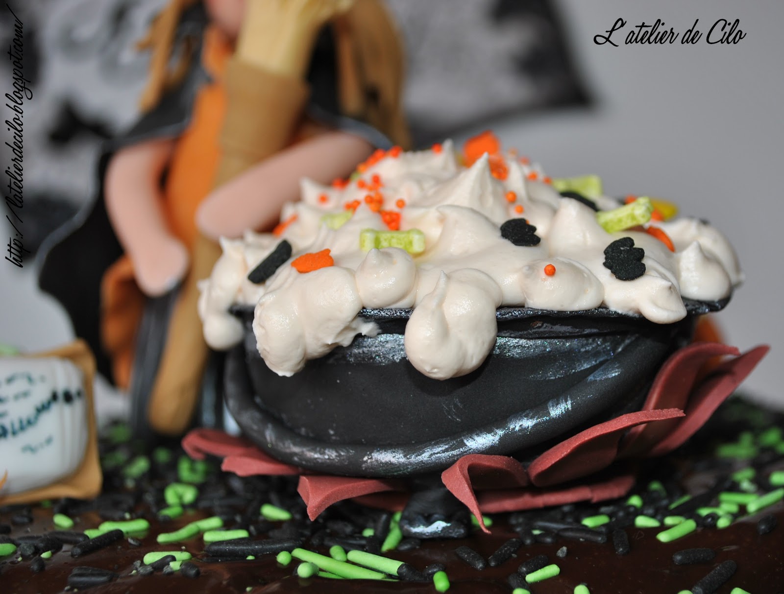 Décorations En Sucre Halloween - Lot De 12 Figurines 2D (Sorcière, Fantôme, Citrouille) Comestibles Pour Gâteaux Et Cupcakes