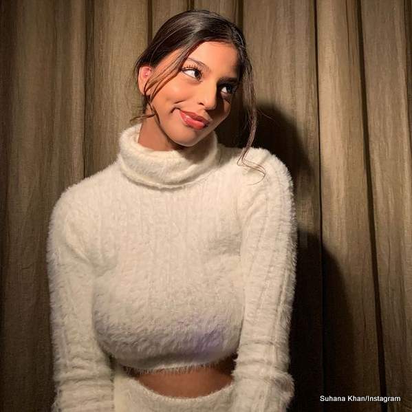 suhana-khan-enjoys-the-views-of-a-snowy suhana-khan-enjoys-the-views-of-a-snowy