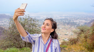 6 Rekomendasi HP yang Bagus untuk Selfie (Terbaru!) 6 Rekomendasi HP yang Bagus untuk Selfie (Terbaru!)