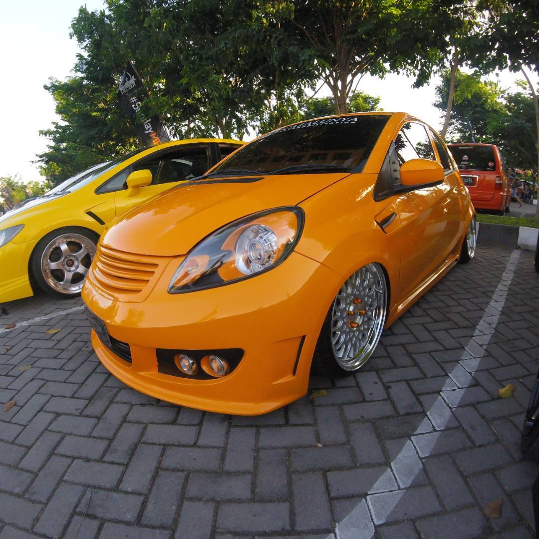 Modifikasi Mobil Honda Brio Orange Full Audio Tampil Elegant