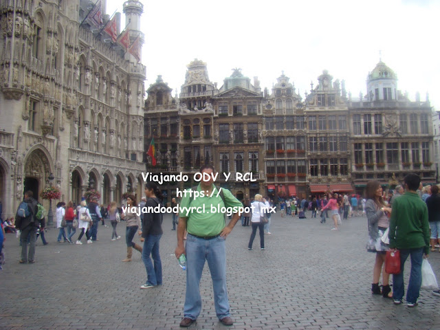 Visitando la Grand Place en Bruselas. 