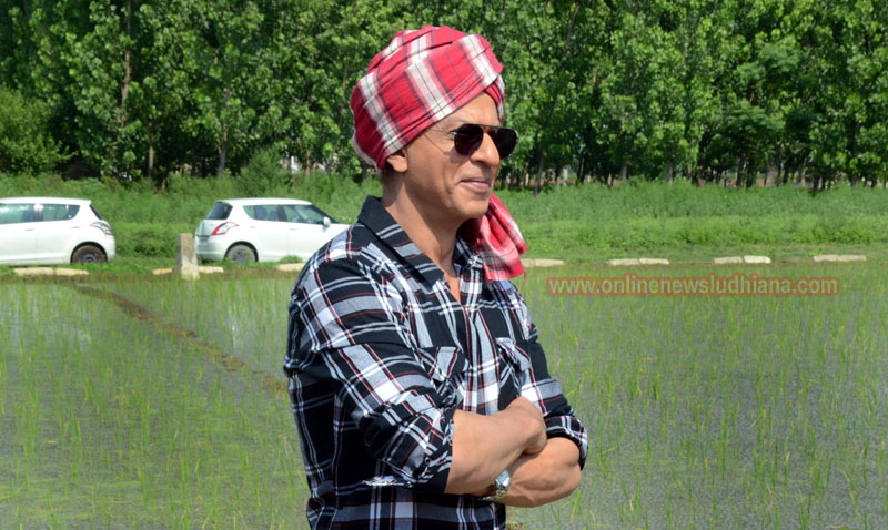 Shah Rukh Khan during shooting at Village Jhande in Ludhiana