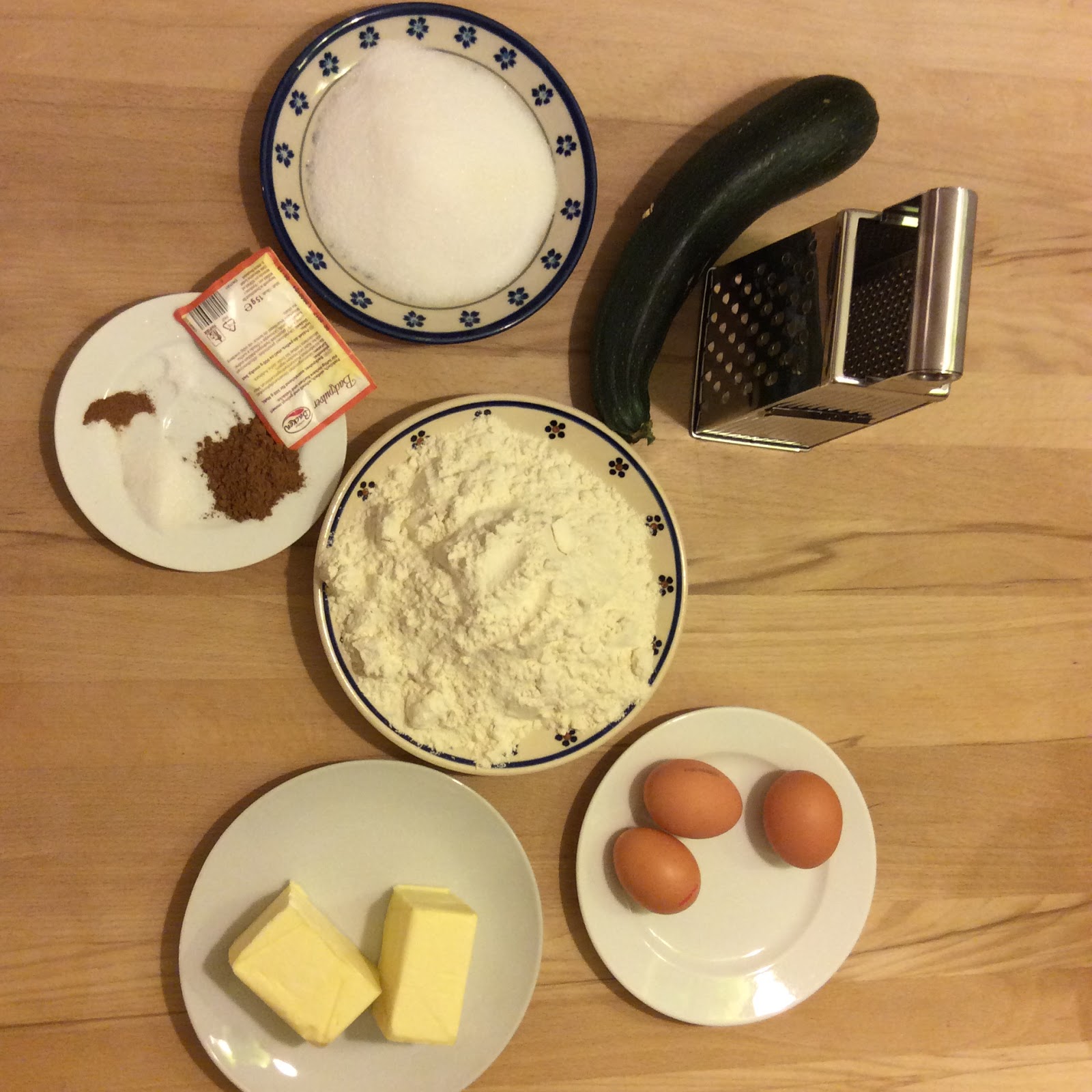 Birgit schreibt: Zucchini Bread mit Frischkäse - Zimt Frosting Birgit schreibt: Zucchini Bread mit Frischkäse - Zimt Frosting