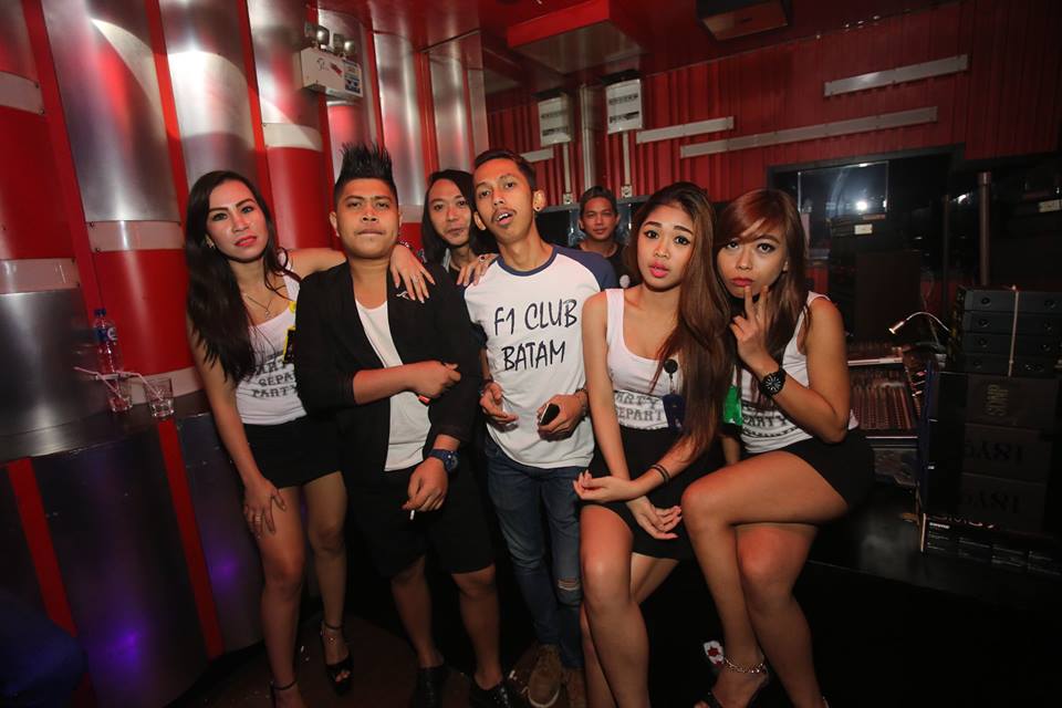 F1 Club & KTV is my favorite nightclub in Batam. 