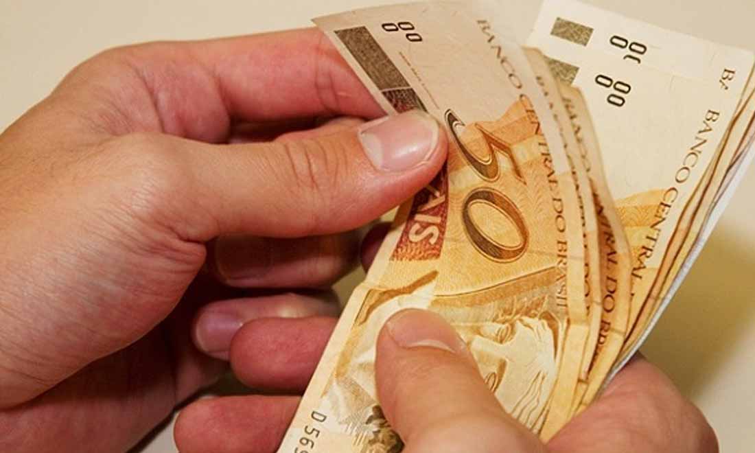 Auxílio de R$ 600 começa a ser pago na quinta e vai até 29 de maio Auxílio de R$ 600 começa a ser pago na quinta e vai até 29 de maio