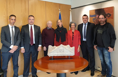 Eπαναπατρισμός ενεπίγραφου αετώματος επιτύμβιας στήλης