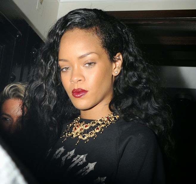 Rihanna Returns To Instagram (PHOTOS)