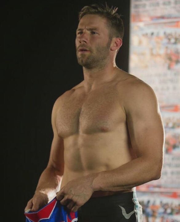 sexy-male-athletes-shirtless-body