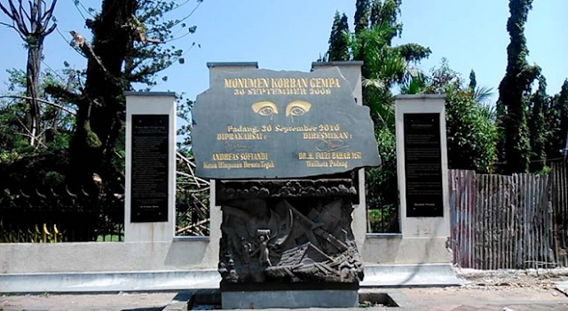 Monumen Gempa Padang
