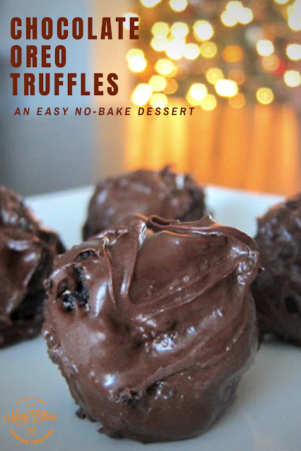 Chocolate covered Oreo Truffles. An easy no-bake dessert. Perfect for Christmas. #truffles #oreo #chocolate #christmas