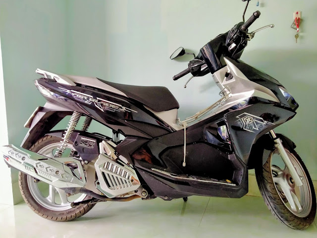 Tự rửa xe Honda Airblade 2019 tại nhà mùa mưa