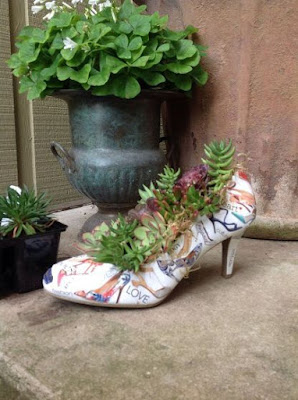 Como usar calçados como vasos de flores