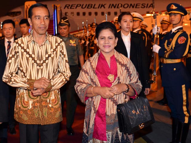 Bukti Kesederhanaan Ibu Negara, Iriana Jokowi yang Patut Kita Tiru Bukti Kesederhanaan Ibu Negara, Iriana Jokowi yang Patut Kita Tiru