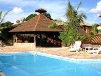 Piscina y quincho de la Pousada Rancho Jarinu