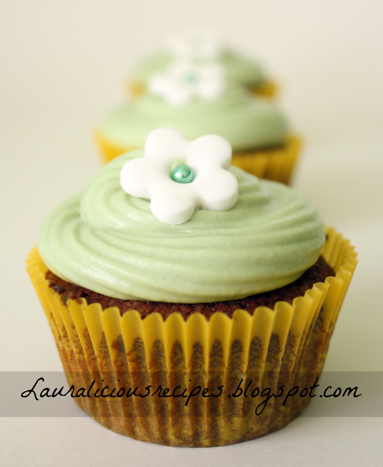 Lauralicious Recipes Chocolate cupcakes with cream cheese frosting