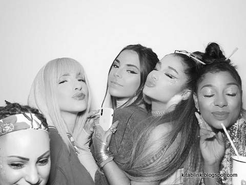Ariana Grande - 7 Rings