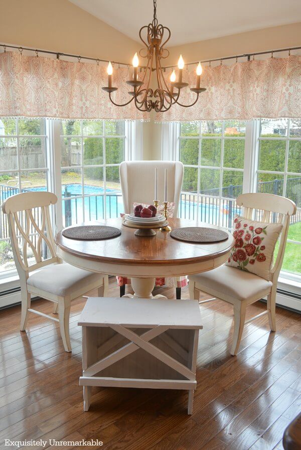 Round Kitchen Table With Bench Seating