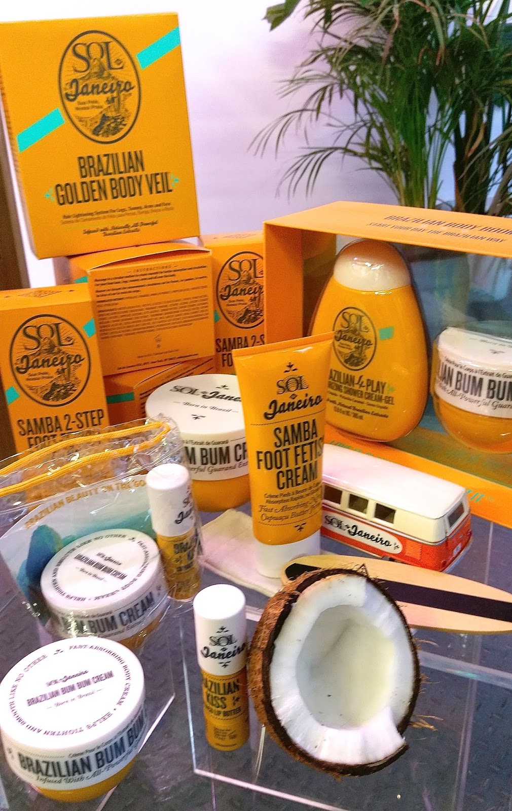 fashionably petite Sol de Janeiro’s Brazilian Beauty Pop Up Shop