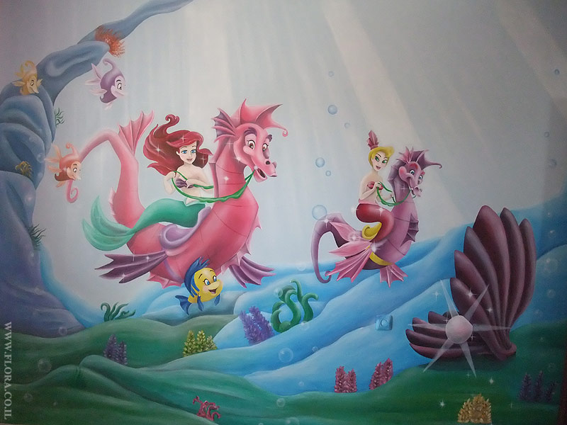 מסע של בת הים הקטנה אריאל בממלכה תת-ימית - ציור קיר בחדר ילדים
