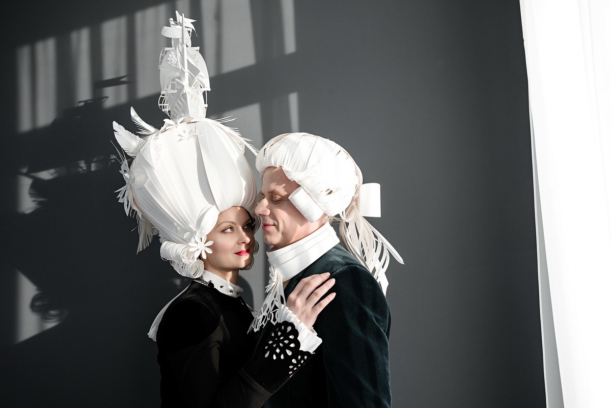 09-Asya-Kozina-Ася Козина-Baroque-Wigs-made-out-of-Hand-Cut-Paper-www-designstack-co