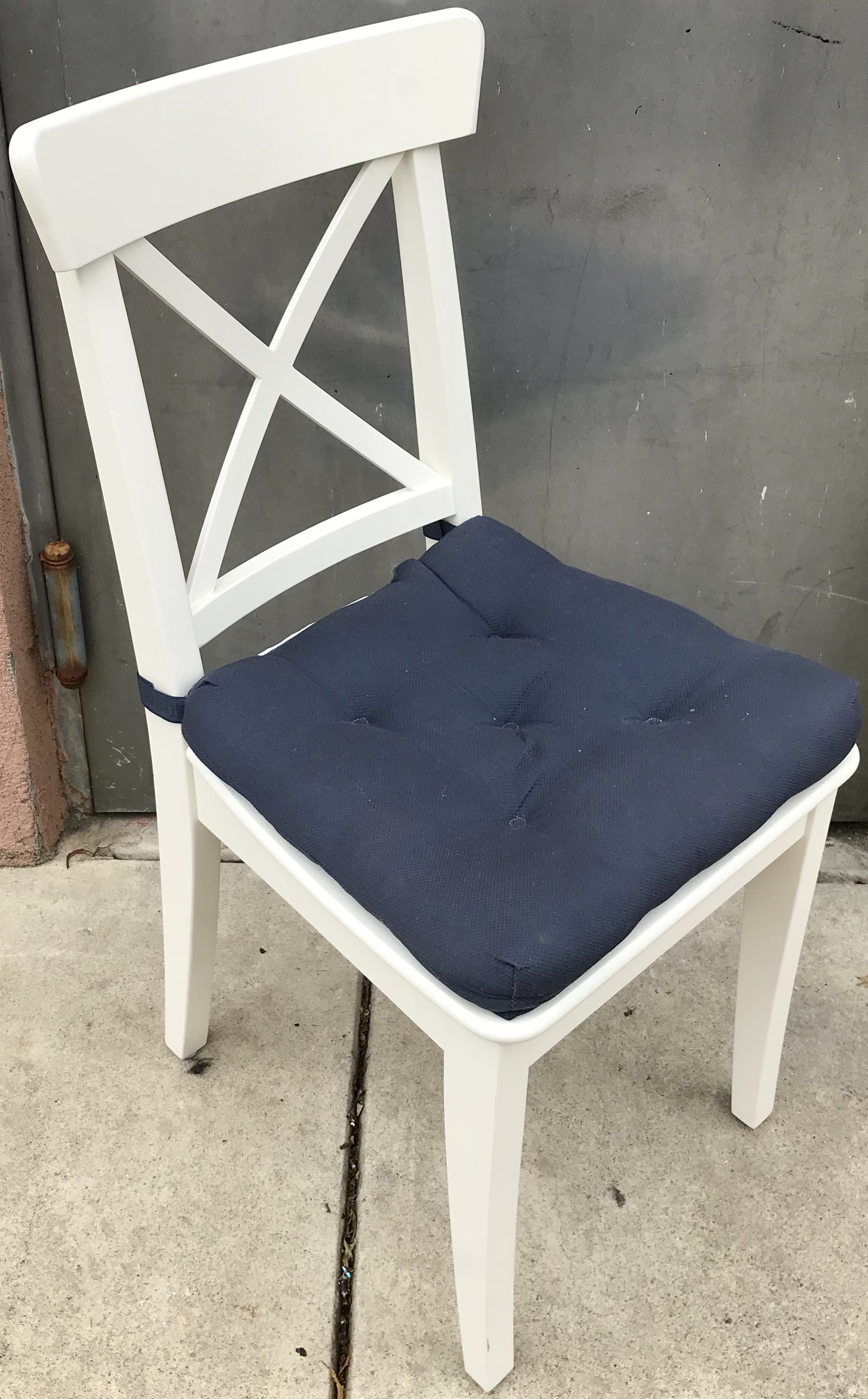 Uhuru Furniture & Collectibles 472418 White X Back Dining Chairs with