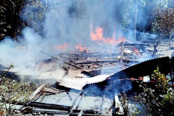 Dipicu Korsleting Listrik, Rumah Di Tanon Ludes Dilalap Api