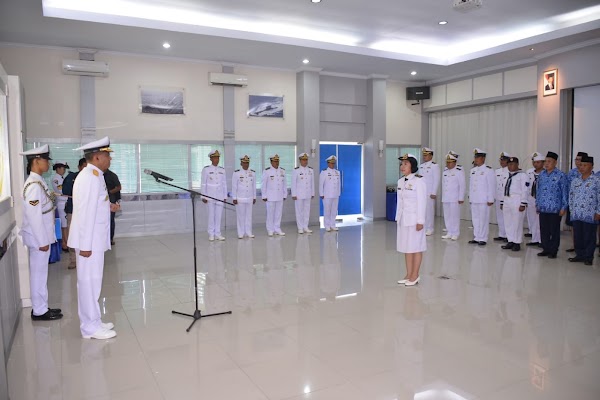 Sebanyak 34 Personel Lantamal VIII Menerima Kenaikan Pangkat Sebanyak 34 Personel Lantamal VIII Menerima Kenaikan Pangkat