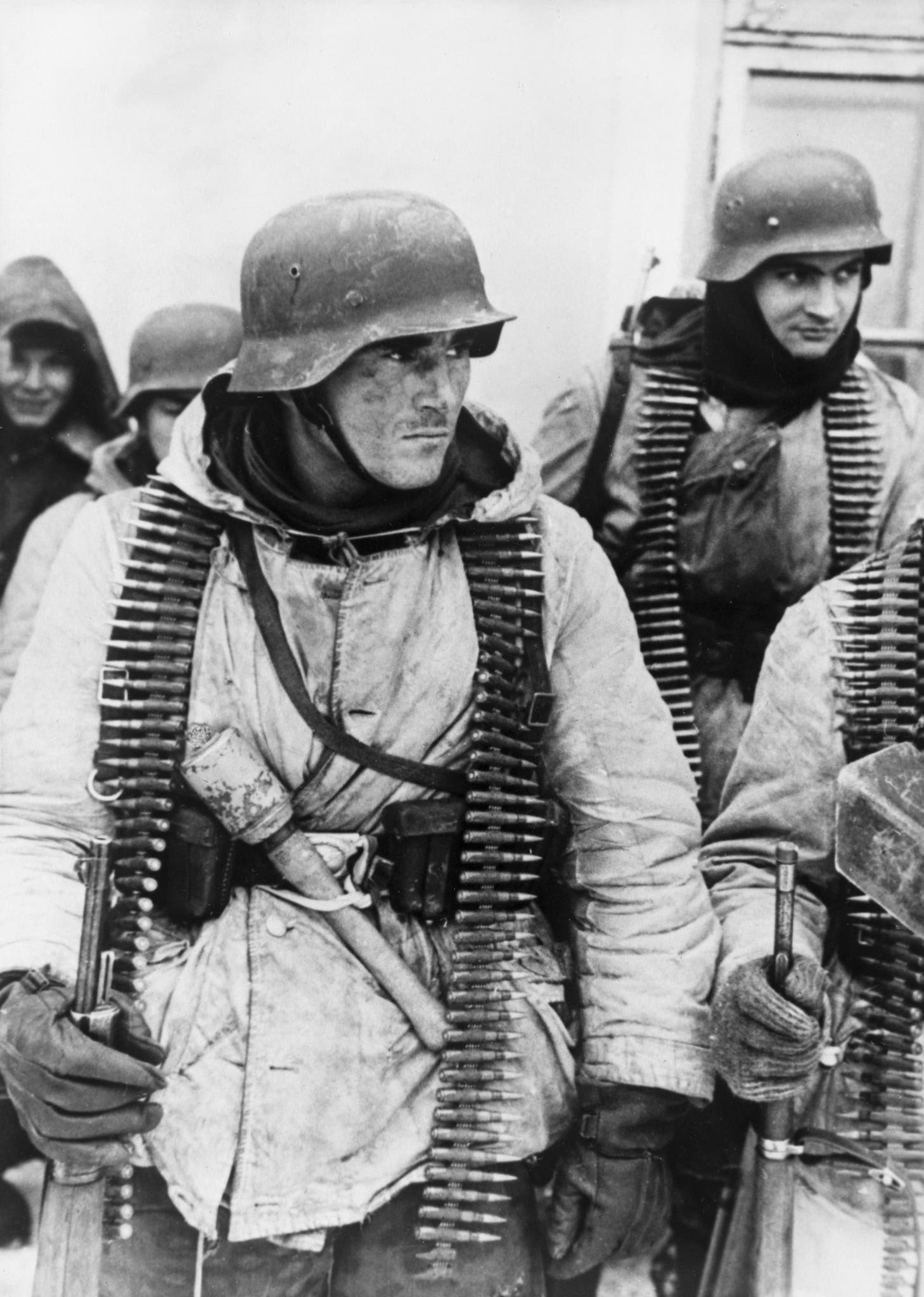 Спецназовец в 1941 году аудиокнига. Солдаты вермахта на Восточном фронте. Немецкие солдаты зимой Восточном фронте 1941. Солдаты вермахта зимой на Восточном фронте.