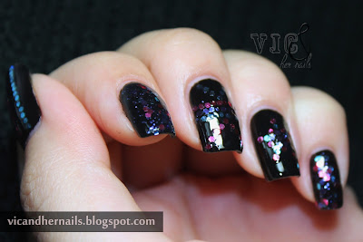 Vic and Her Nails: 31 Day Challenge 2013 - Day 17: Glitter