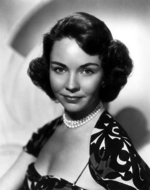 40 beautiful photos jennifer jones 1940s 1950s vintage 40 beautiful photos jennifer jones 1940s 1950s vintage