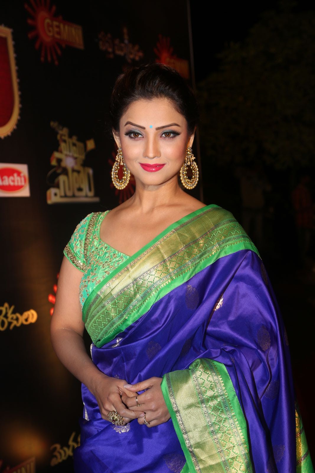 Adaa Khan dazzling saree stills from Gemini awards