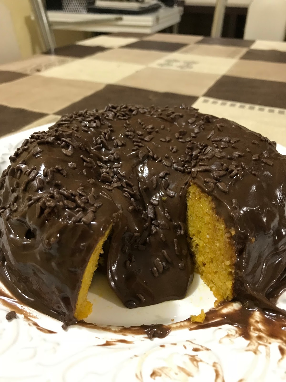 Luiza Prendada Bolo De Cenoura Lowcarb Modo de preparo em um processador, bata a cenoura e em seguida despeje em um bowl para incorporar junto com os outros ingredientes. luiza prendada bolo de cenoura lowcarb