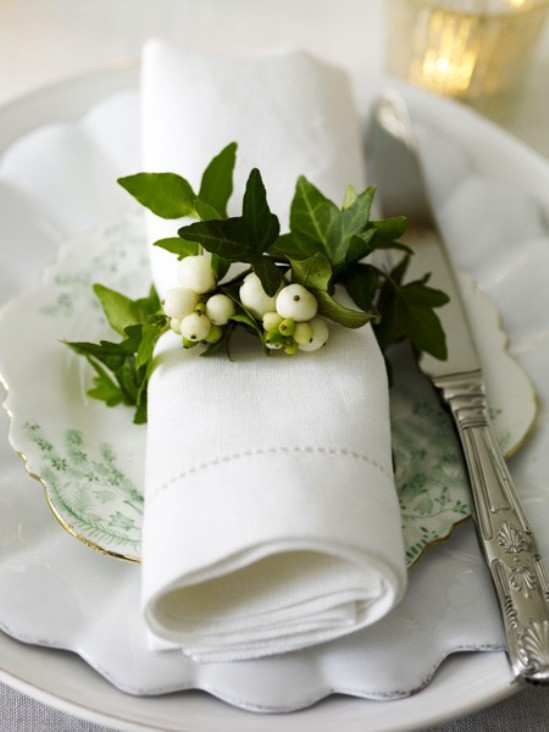 White Berries and Ivy Napkin Ring
