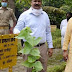 गाजीपुर: पीजी कालेज के शिव वाटिका में डीएम ने किया हरसिंगार वृक्ष का पौध रोपण