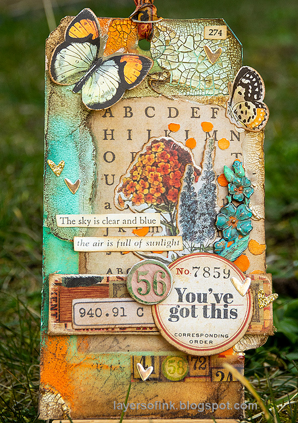 Layers of ink - Texture Paste Tag Tutorial by Anna-Karin Evaldsson. Layers of ink - Texture Paste Tag Tutorial by Anna-Karin Evaldsson. With Distress Pastes by Tim Holtz / Ranger.