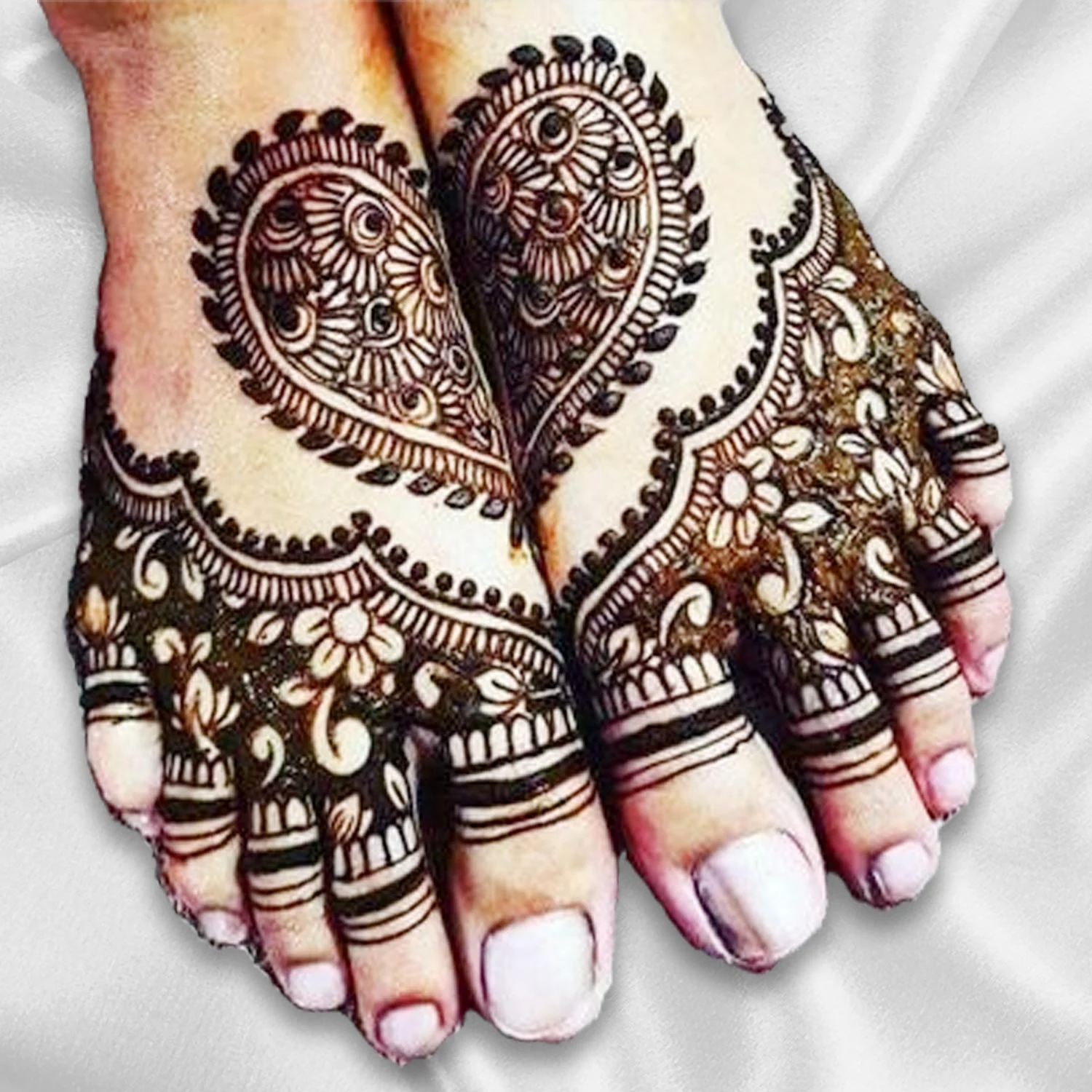 Stylish Foot Mehndi Design – Beautiful Simple Mehndi Designs # 11