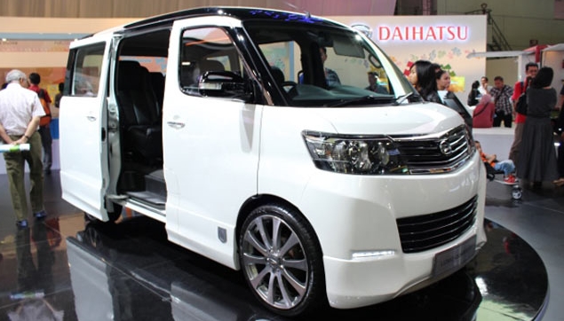 Modifikasi Interior Mewah Daihatsu Luxio Konsep 2019