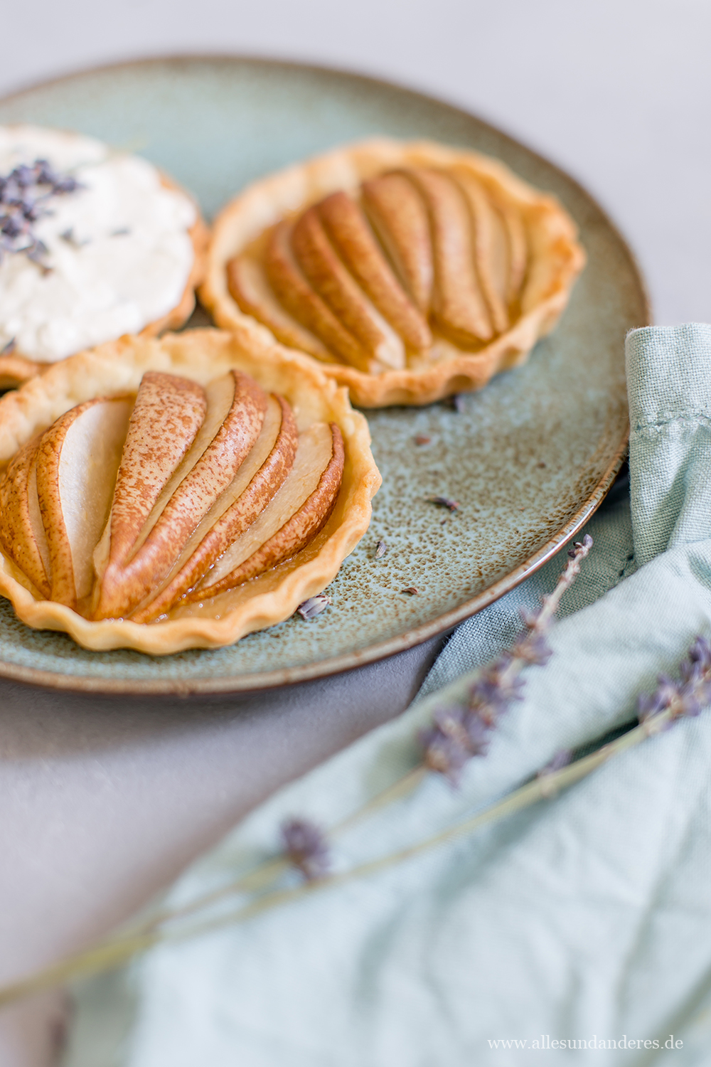 Süße Birnen-Tartelettes mit Schoko-Lavendel-Creme | Alles und Anderes