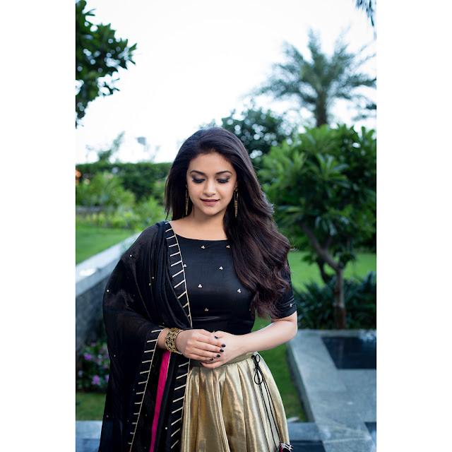 Keerthy Suresh Stunning Beautiful Images Navel Queens Keerthy Suresh Stunning Beautiful Images Navel Queens