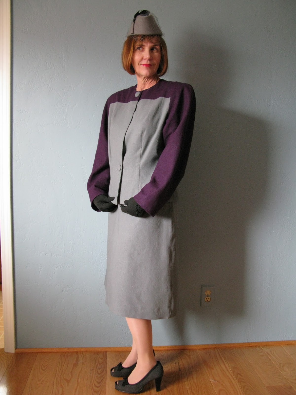 1940s Cats Eye Button Suit