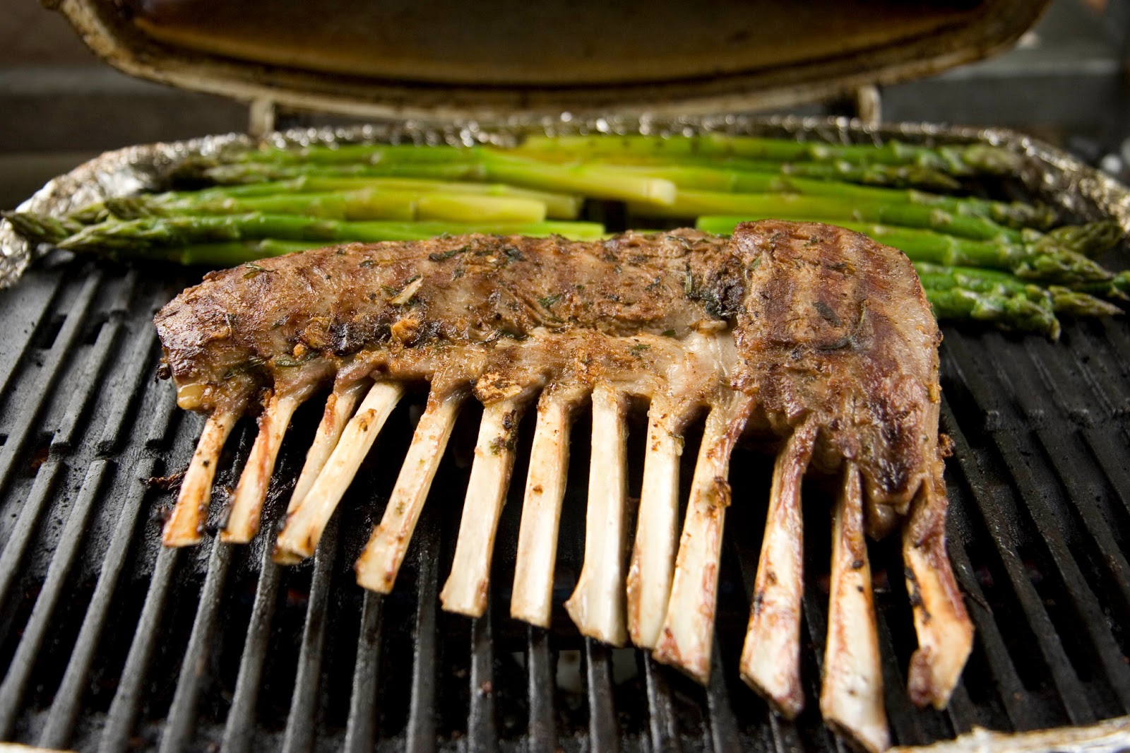 Ganz einfache Küche: Gegrilltes Lammkarree mit Granatapfel-Sirup Ganz einfache Küche: Gegrilltes Lammkarree mit Granatapfel-Sirup