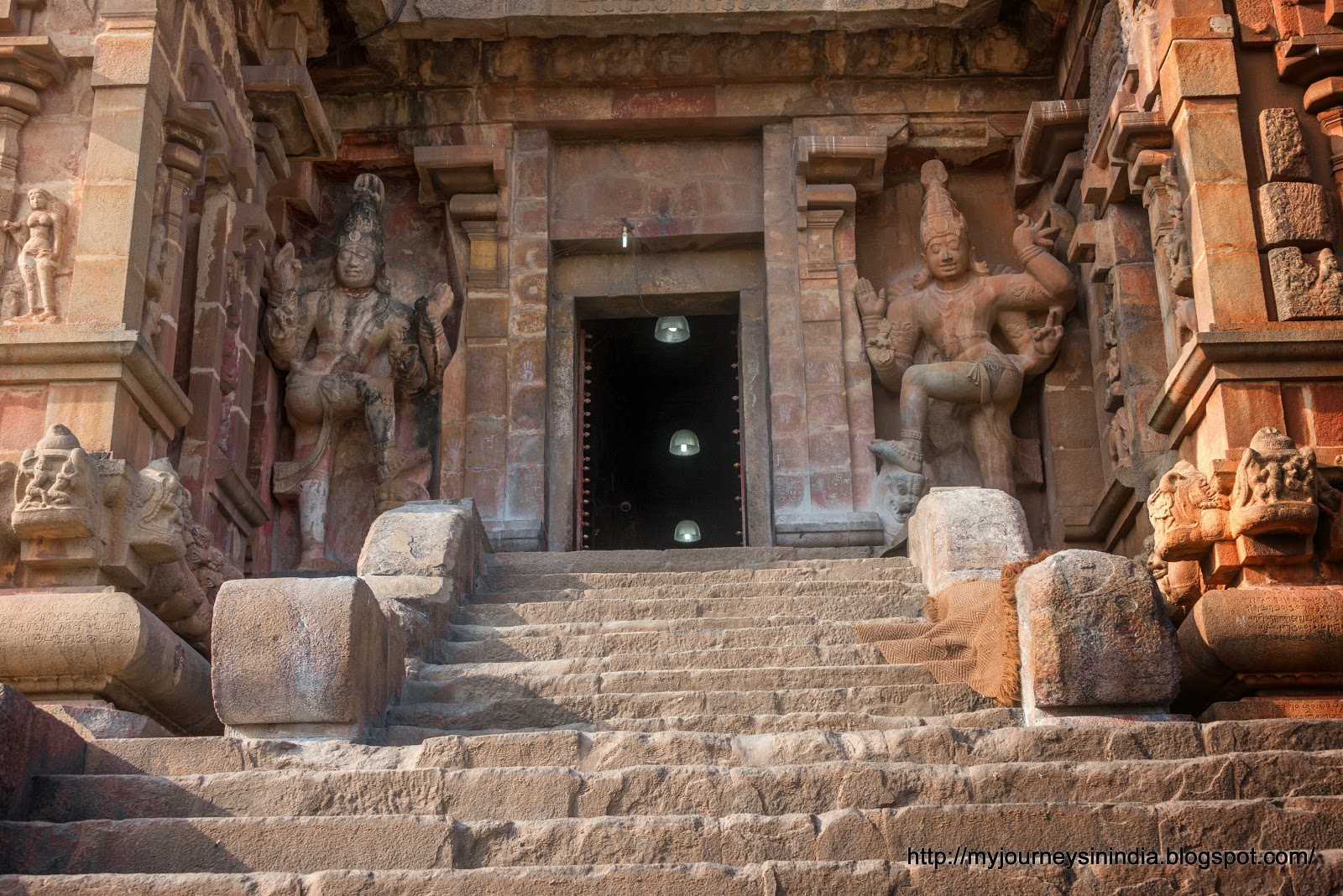 Thanjavur Brihadeeswarar Temple Dwarapalaka