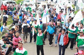 Aksi afiliasi Aspek Indonesia  saat Aksi solidaritas tolak union busting mirah sumirat 