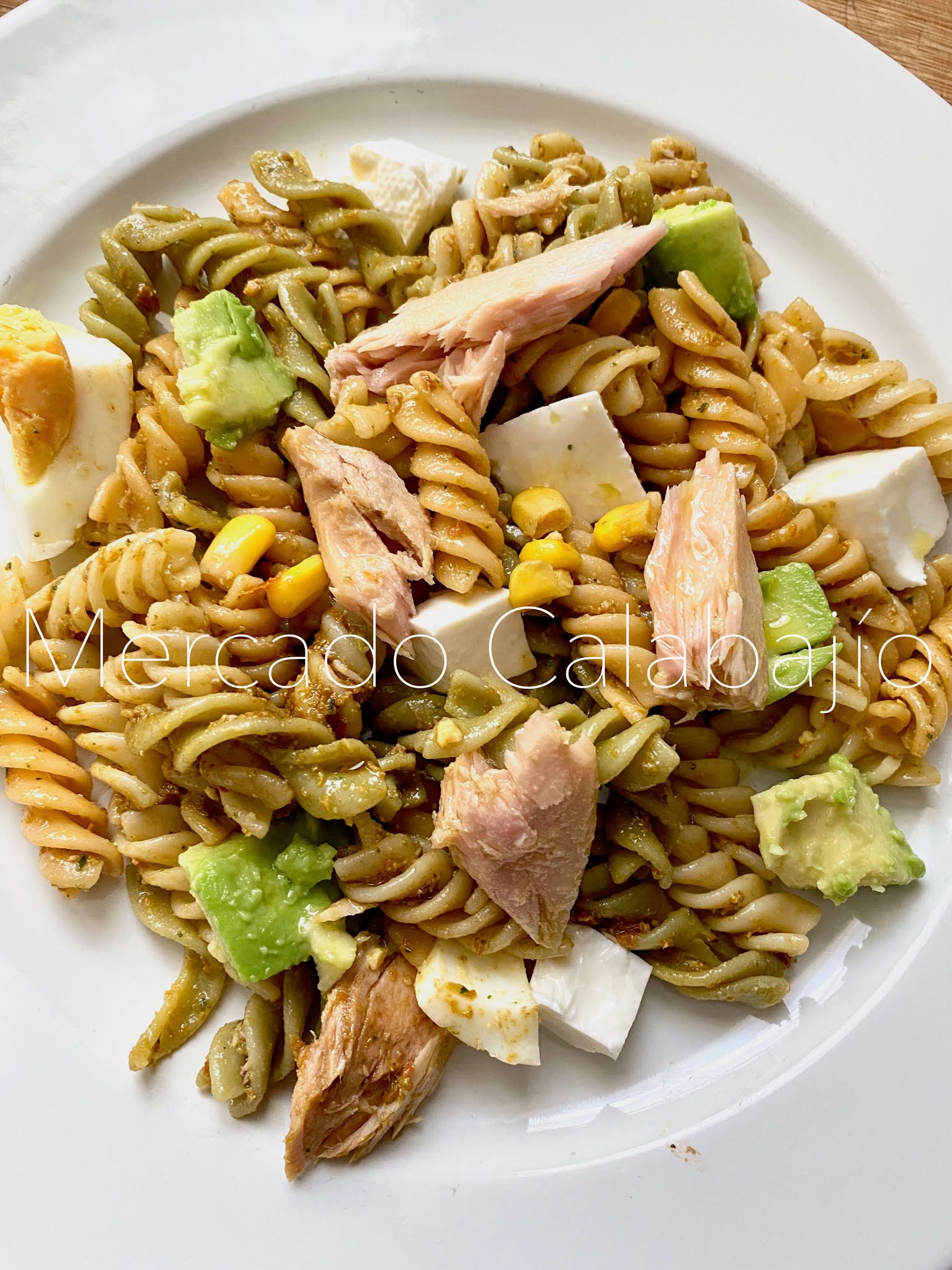 Ensalada de pasta con pesto de tomate seco Mercado Calabajío