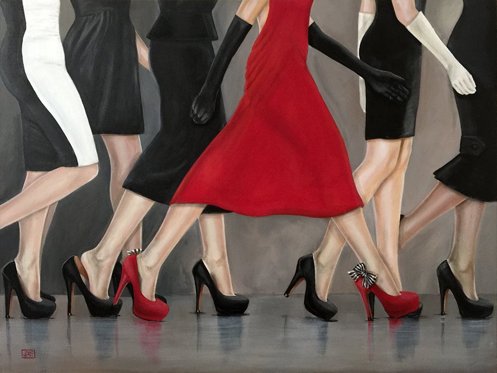 девушка надевает туфли. She wearing shoes. обувь деловой женщины. примерка обуви. обуть туфлю.