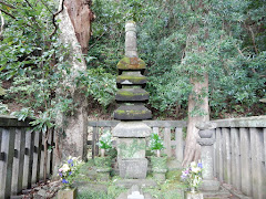 源頼朝の墓