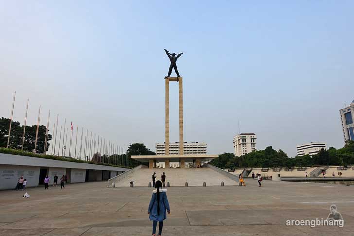 monumen pembebasan irian barat