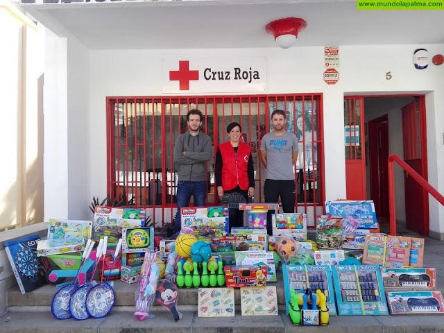Cruz Roja entrega juguetes a 2.415 menores de la provincia tinerfeña